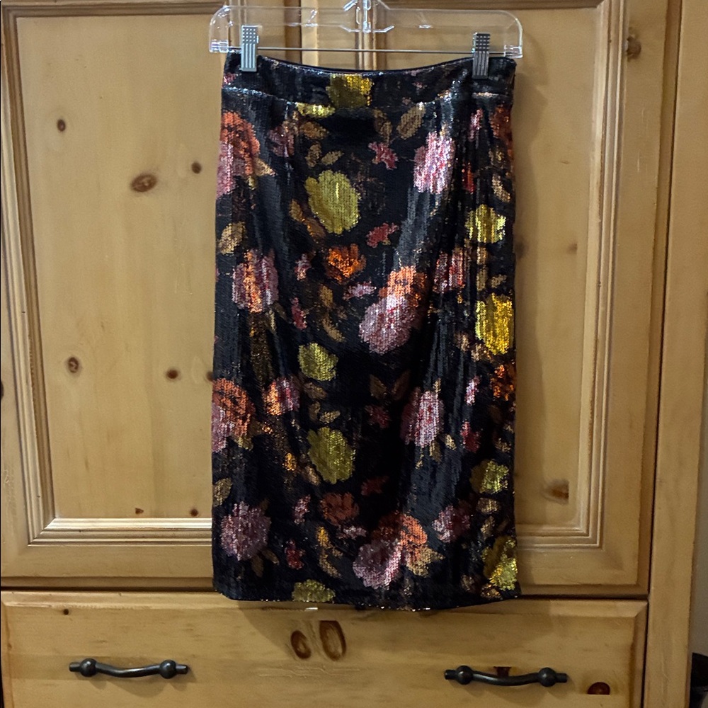 Gilli Black and Gold Floral Sequin Pencil Skirt